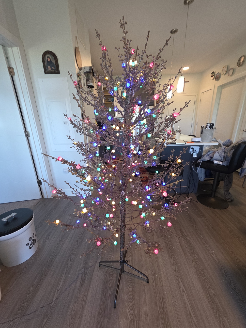 GE Ft Pre-lit artificial twig Christmas tree multicolored LED gumball lights - Picture 9 of 10